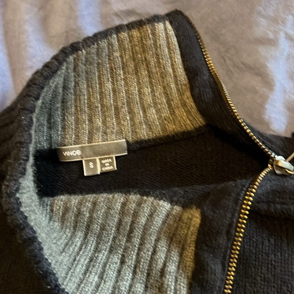 Vince 2 Tone Sweater - Size: S - Picture 4 of 14